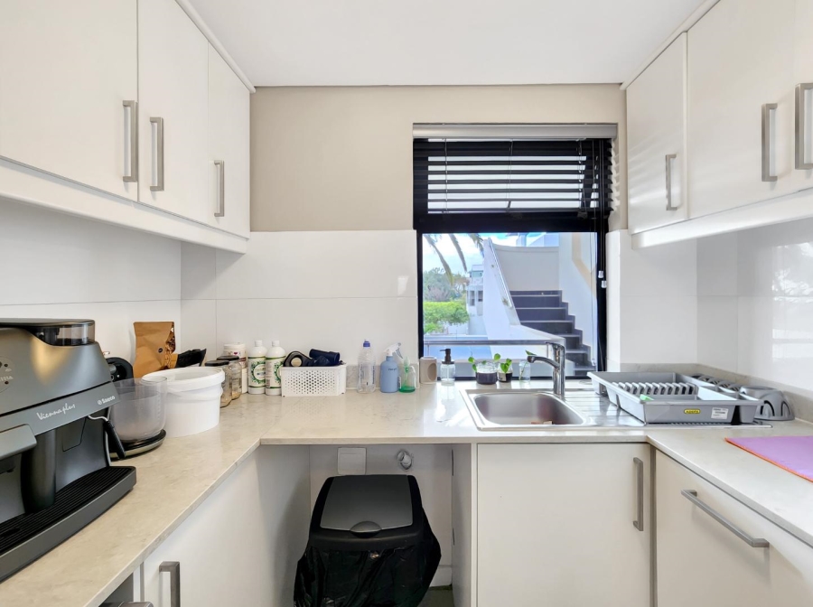 2 Bedroom Property for Sale in Vredehoek Western Cape